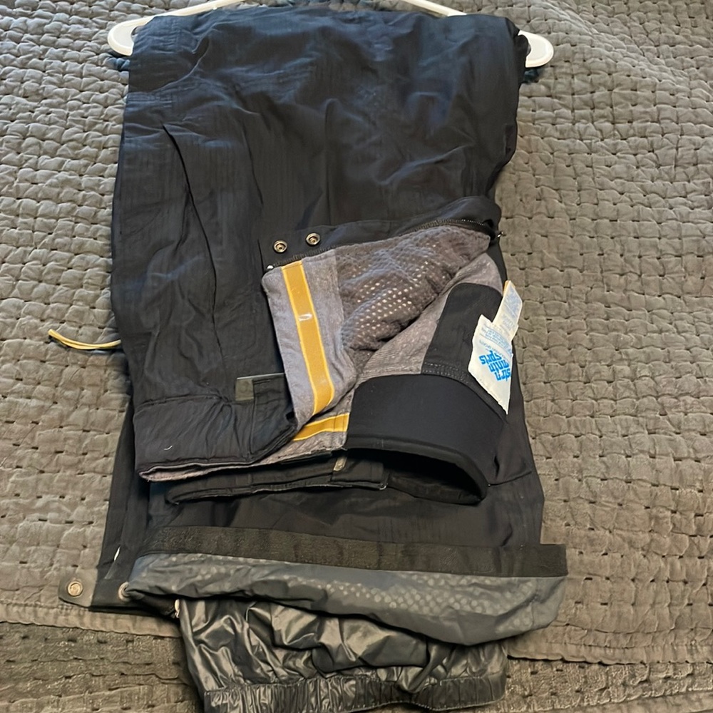 Men’s black ski/snowboard pants X-large/adjustable bands